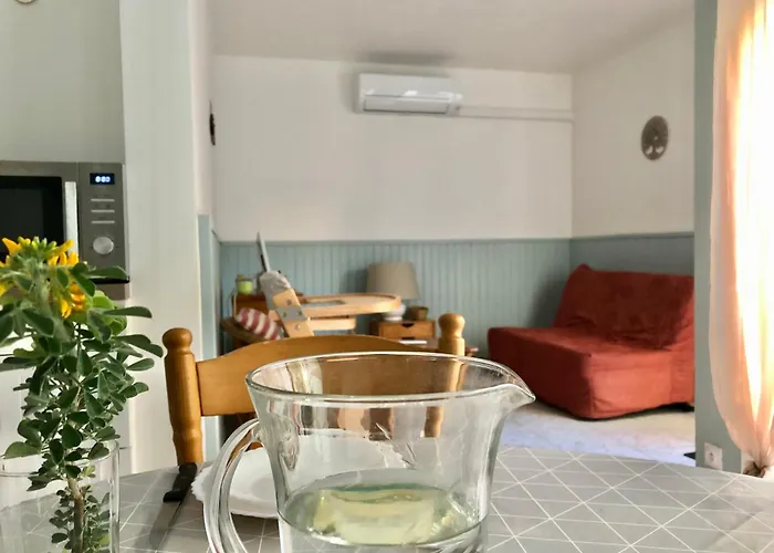 T2 Terrasse, Calme, Proche Mer Et Commodites