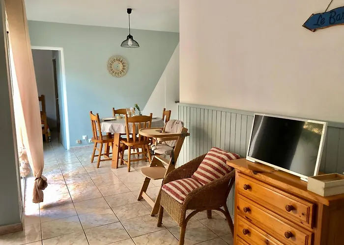 T2 Terrasse, Calme, Proche Mer Et Commodites